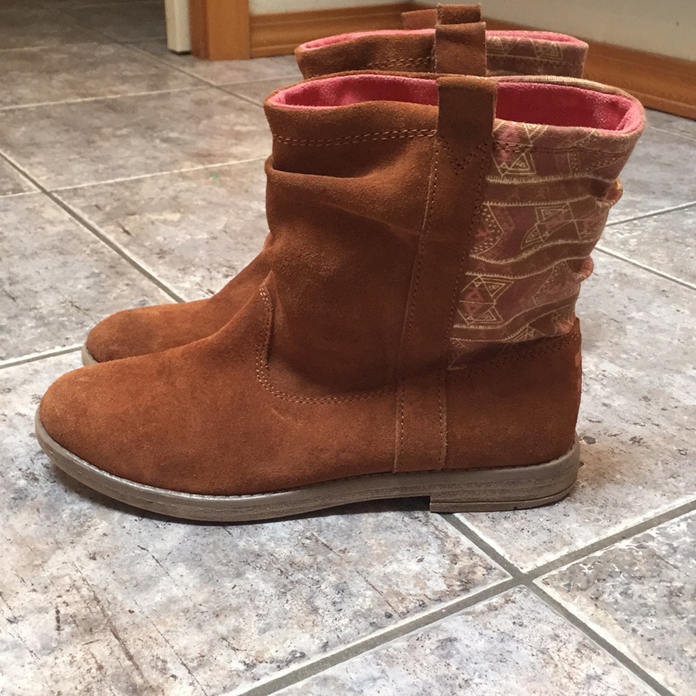 Toms Suede Laurel Slouchy Booties